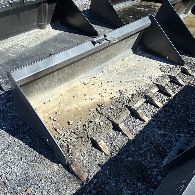 Wildcat 80" Skid Steer Tooth Bucket