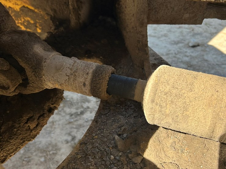 2010-deere-544k-image-33