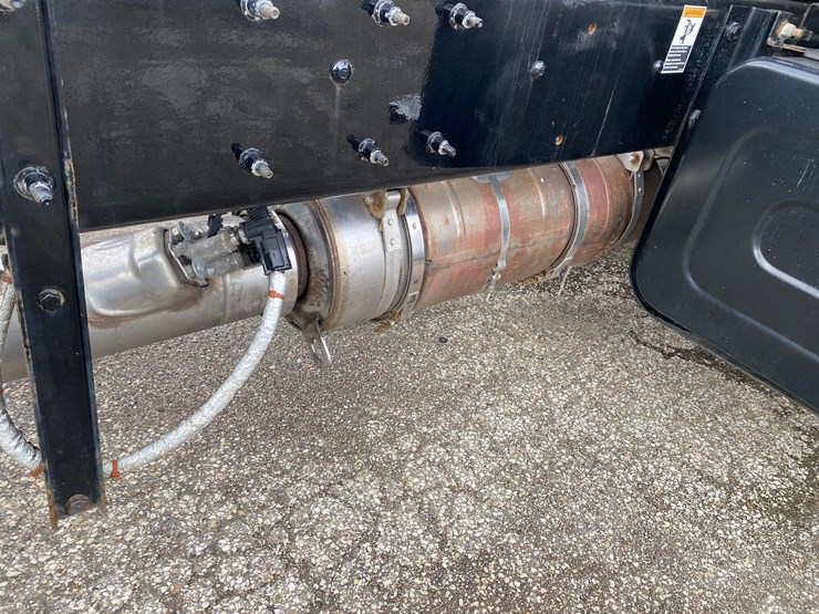 2016-peterbilt-325-image-30