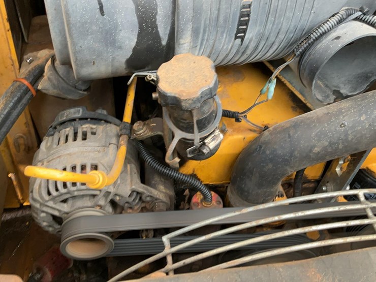 2003-deere-ct332-image-37