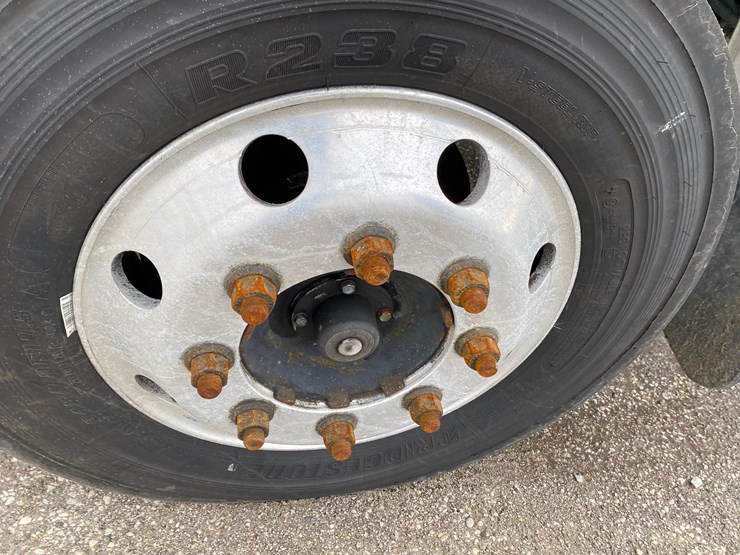 2016-peterbilt-325-image-85