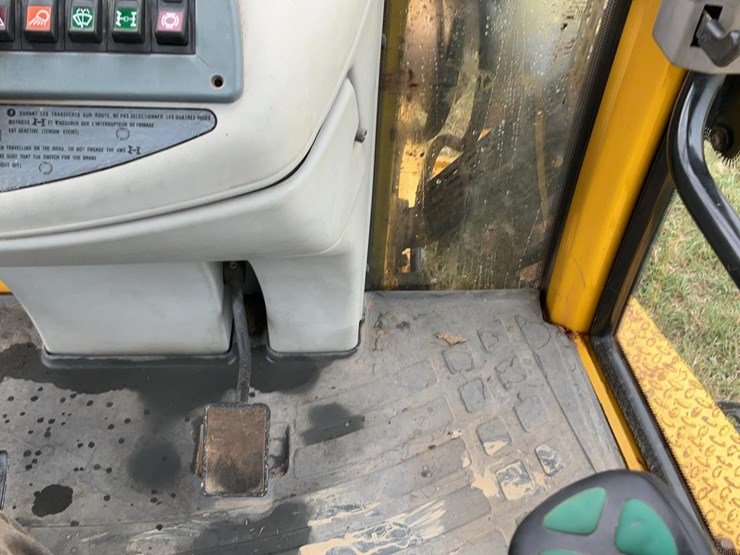 #360-•-2000-komatsu-4x4-utility-backhoe-image-28