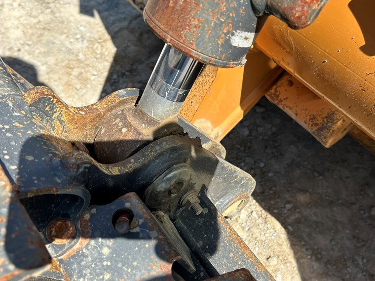 2023-case-tv450b-image-15