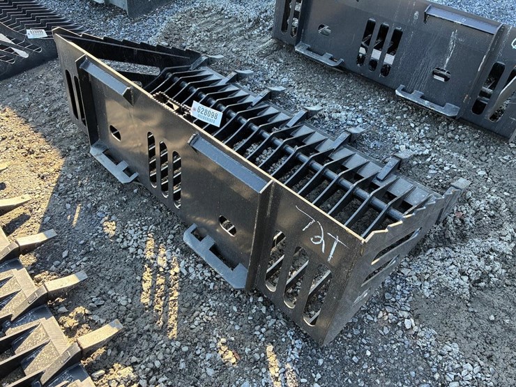 wildcat-72"-skid-steer-skeleton-tooth-bucket-image-4