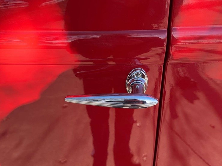 1937-international-d2-panel-truck-image-45