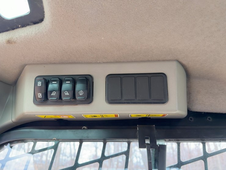 2023-caterpillar-279d3-image-21