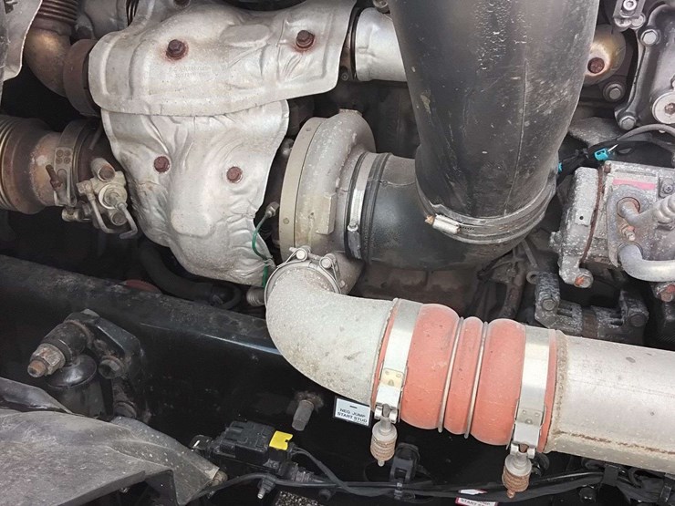 2019-freightliner-cascadia-126-image-24