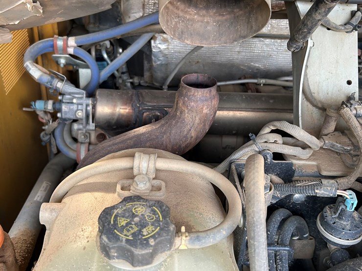 2011-deere-333g-image-31