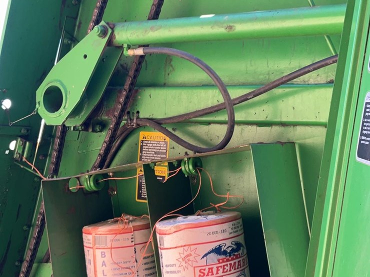 john-deere-335-image-16