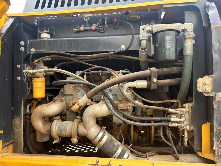 2013-john-deere-9-image-29