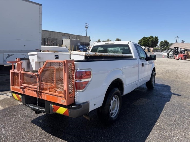 2014-ford-f150-xl-image-3