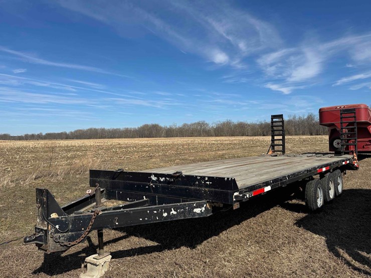 tri-axle-flat-deck-trailer,-ramps,-ball-hitch,-20'-x-8'-image-2