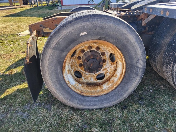 2013-freightliner-ca125dc-tandem-axle-day-cab-semi-image-30