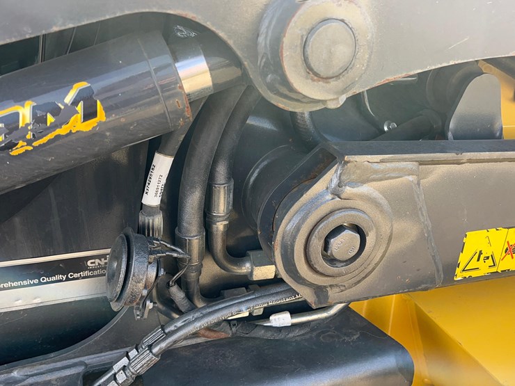 new-holland-l320-image-11