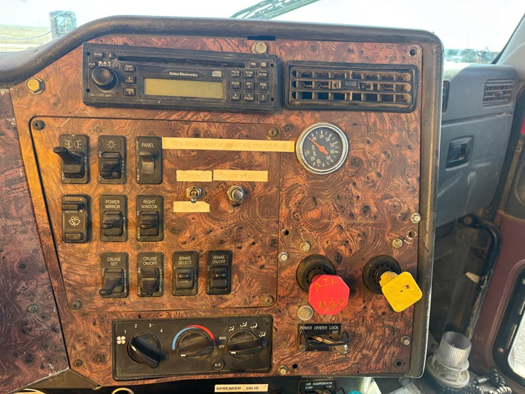 2000-international-9200i-image-16