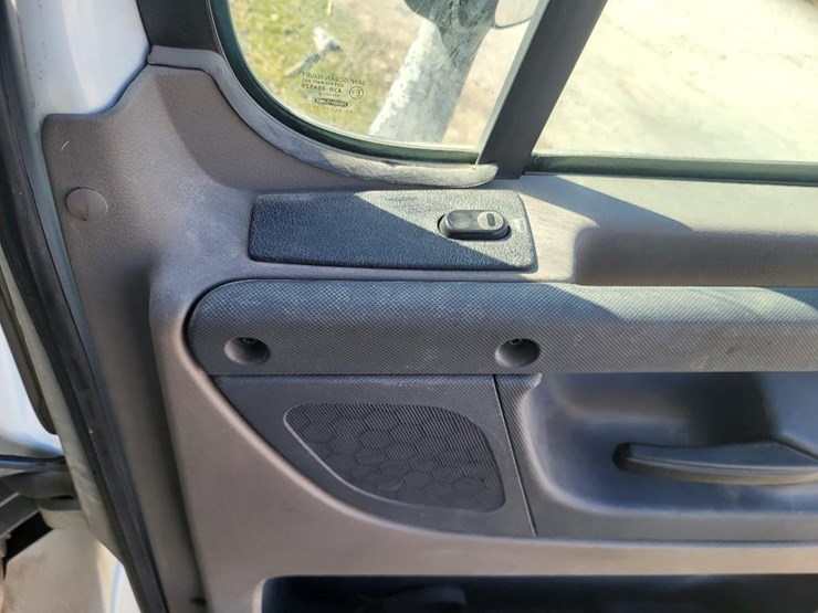 2013-freightliner-ca125dc-tandem-axle-day-cab-semi-image-60