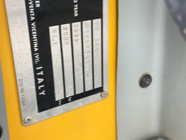 #360-•-2000-komatsu-4x4-utility-backhoe-image-23