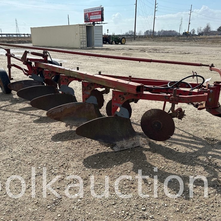 1840 - 5 BTM STEERABLE INT 550 MOLDBOARD PLOW