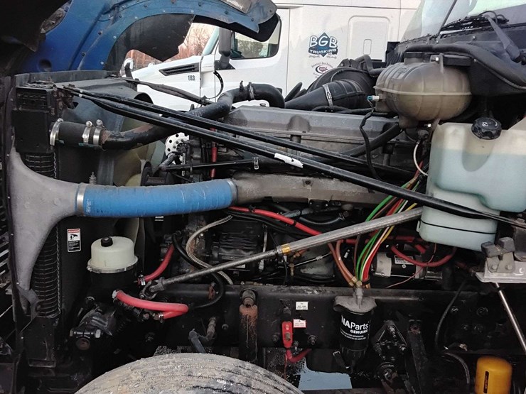 freightliner-cascadia-tractor-2015-freightliner-cascadia-3alxfb007gdg85229-mileage:-does-not-r-image-20