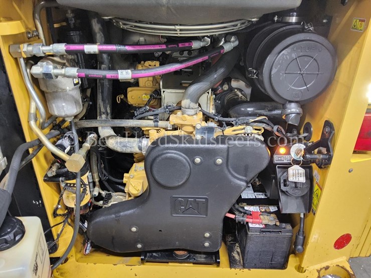 2020-caterpillar-299d3-image-34