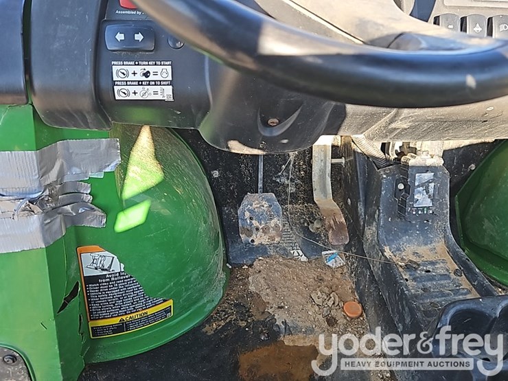 2021-john-deere-gator-hpx815e-image-18