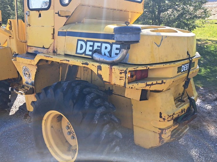 2001-deere-244h-image-29