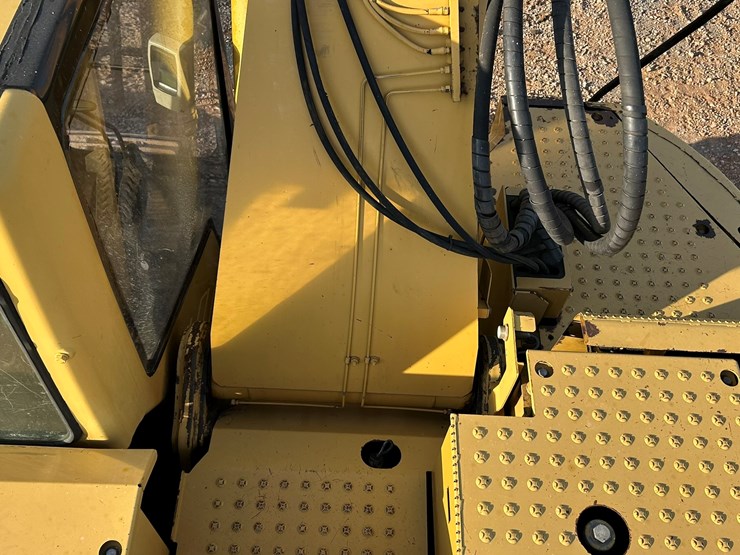 2004-caterpillar-321c-image-36