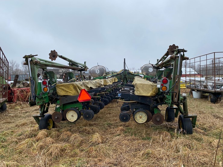 kinze-24-row-planter-image-58