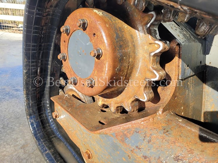 2016-bobcat-t740-image-10