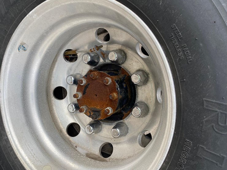 2016-peterbilt-325-image-89