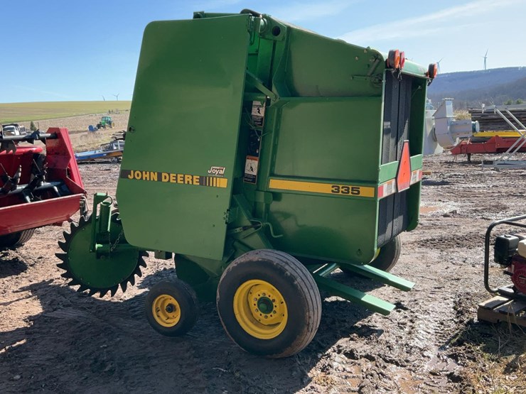 john-deere-335-image-4