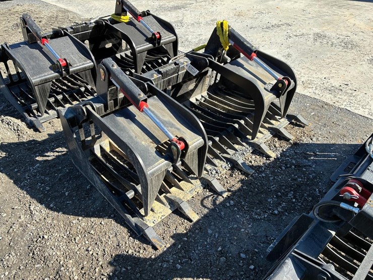 wildcat-72"-heavy-duty-skid-steer-skeleton-grapple-image-1