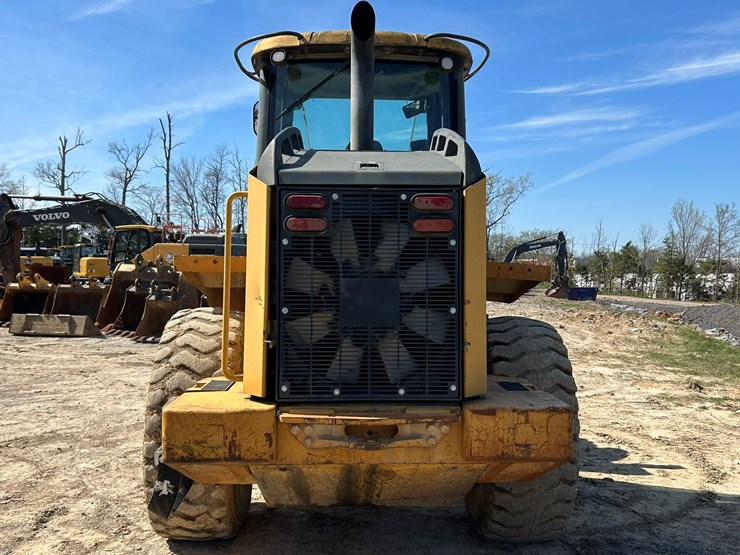 2010-deere-544k-image-4
