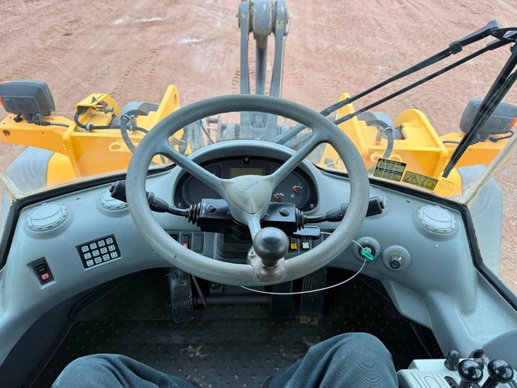 volvo-l120e-image-55