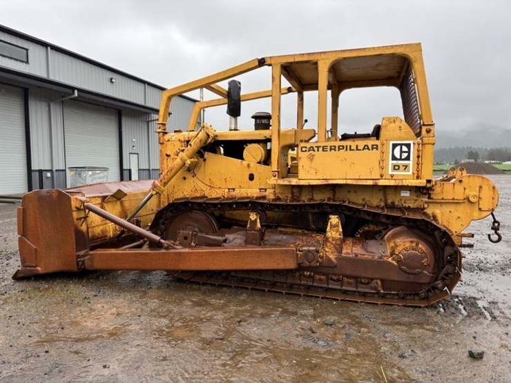 caterpillar-d7-image-2
