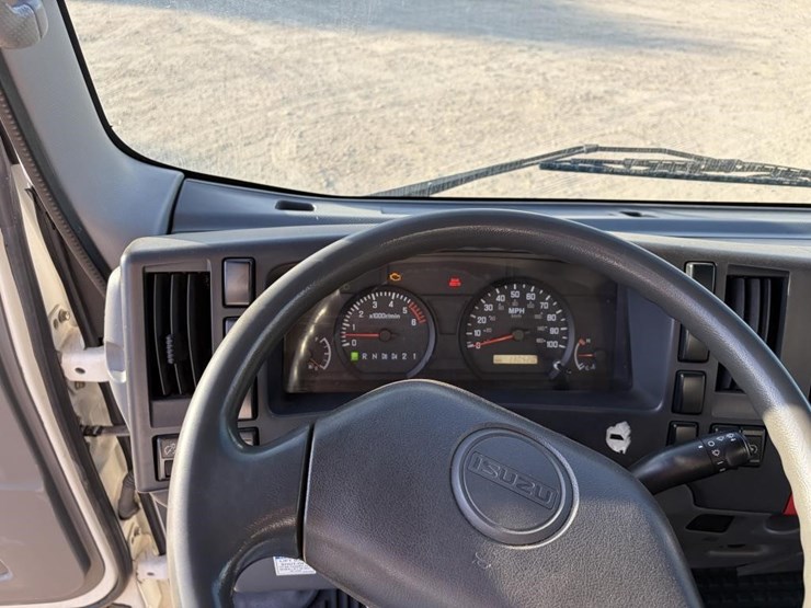 2013-isuzu-nrr-image-18