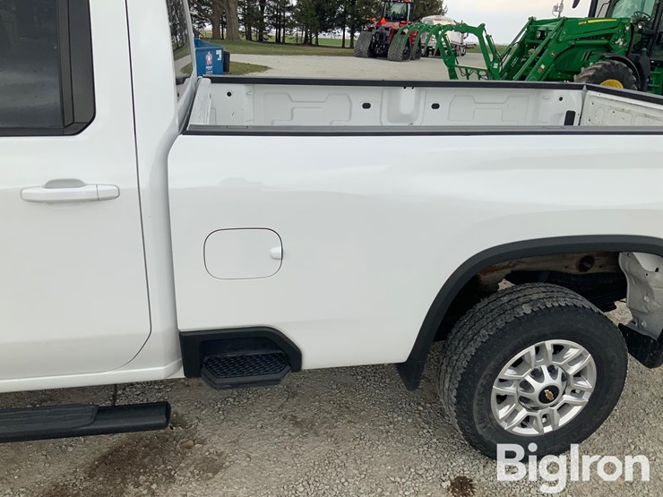 2022-chevrolet-2500-image-14