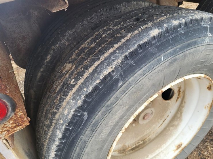 1996-warren-tandem-axle-feed-semi-trailer-image-36