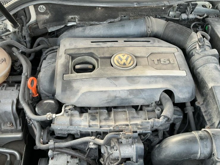 #510-•-2009-volkswagen-passat-image-11
