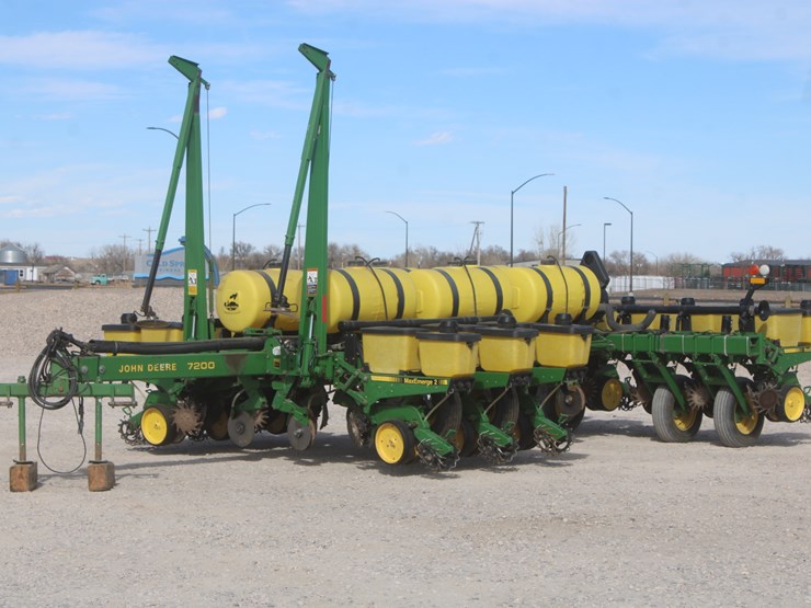 john-deere-7200-image-1
