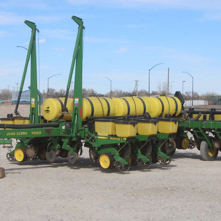 JOHN DEERE 7200