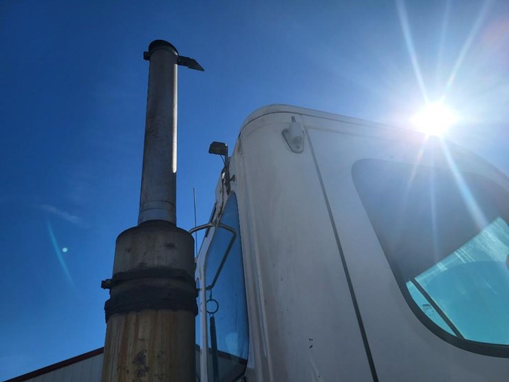 2013-freightliner-ca125dc-tandem-axle-day-cab-semi-image-35