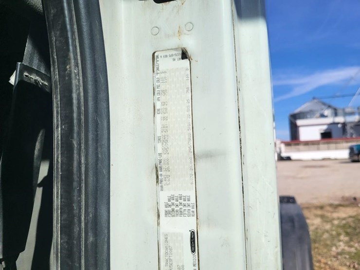 2013-freightliner-ca125dc-tandem-axle-day-cab-semi-image-46