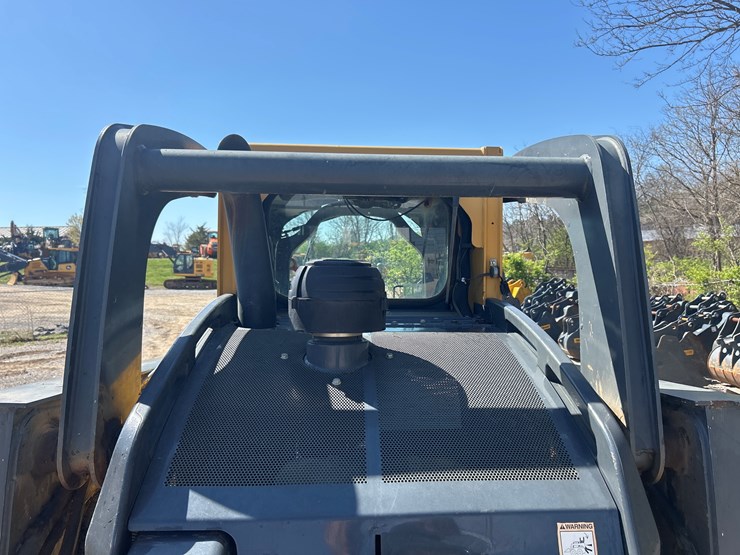 2015-deere-333e-image-17