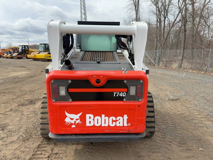 2020-bobcat-t740-image-4
