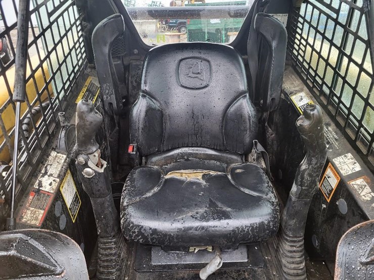 deere-320-image-45