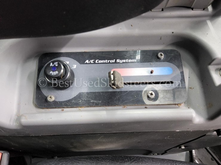 2019-kubota-svl95-2-skid-steer-loader-image-22