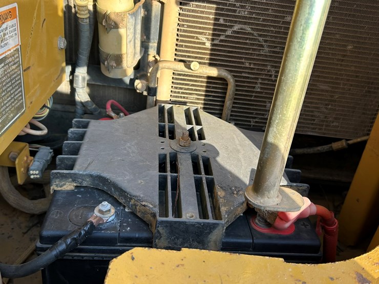 2004-caterpillar-321c-image-48