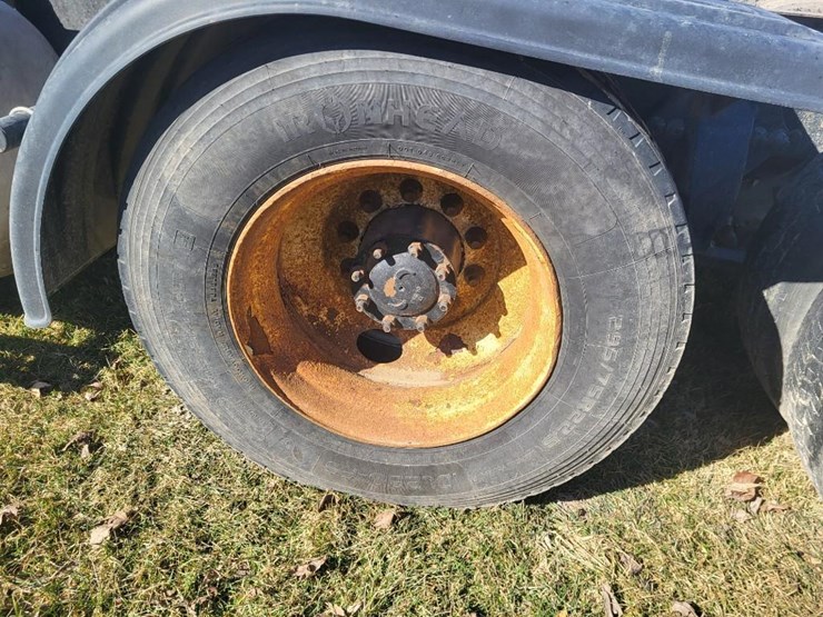 2013-freightliner-ca125dc-tandem-axle-day-cab-semi-image-21