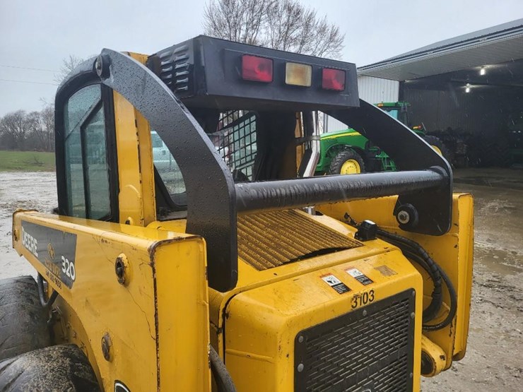 deere-320-image-24